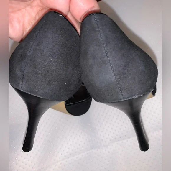 AK Anne Klein Size 6 M Black Genuine Suede Leather Pump - Picture 8 of 16